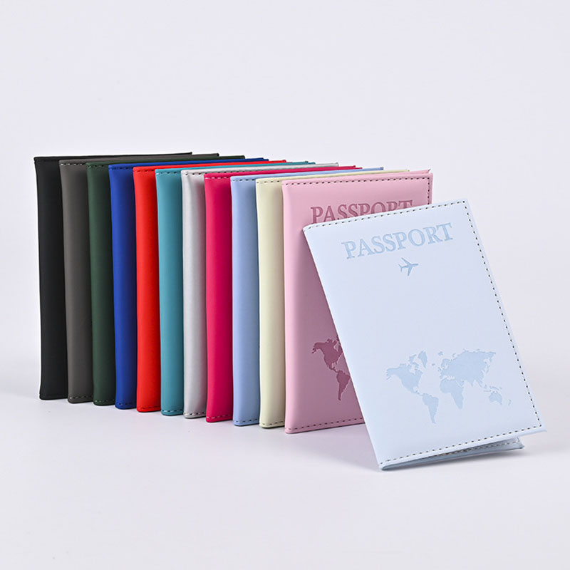 Travel Accessories On Plane - Miłośnik mapy świata okładka na paszport