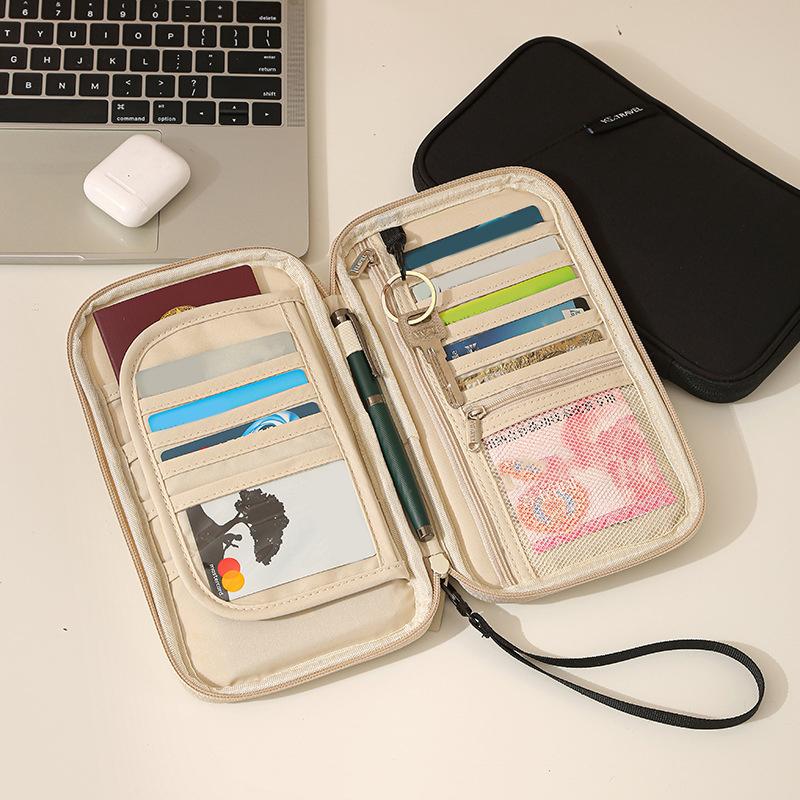 Organizer na akcesoria podróżn – Travel Accessories Passport Holder recenzja i cena
