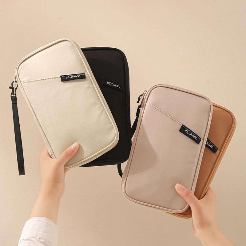 Organizer na akcesoria podróżn – Travel Accessories Passport Holder recenzja i cena