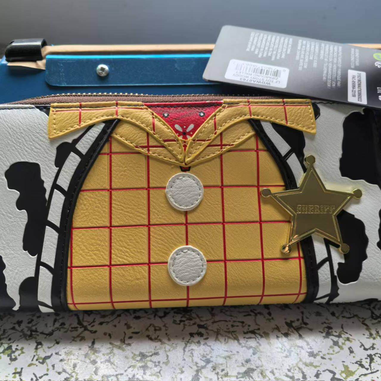 Portfel Loungefly Sheriff Styl – Travel Accessories Shops recenzja i cena