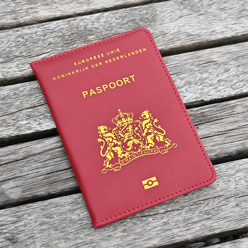 Etui na paszport Holandia, okł – Travel Accessories Italy recenzja i cena