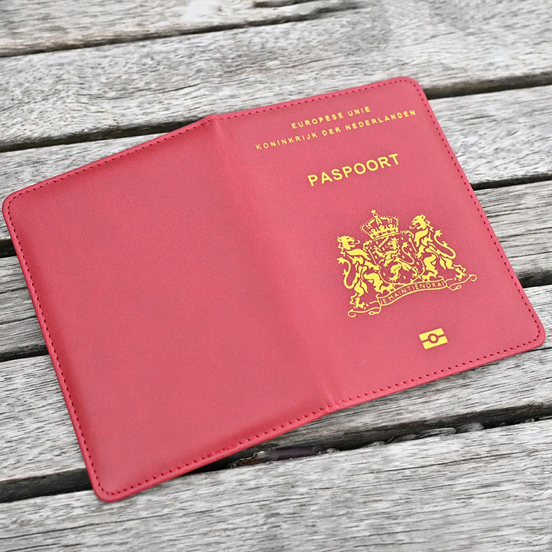 Etui na paszport Holandia, okł – Travel Accessories Italy recenzja i cena