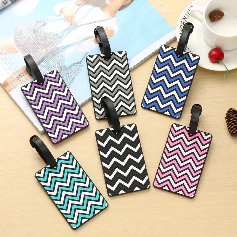 Geometryczne przywieszki bagaż – It Travel Accessories recenzja i cena